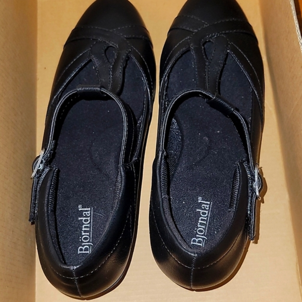 Shoes size 7 1/2